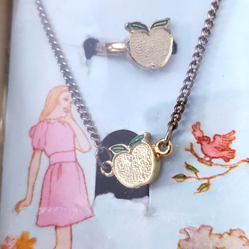 Vintage Small Child's Jewelry Set Apple Adjustable Ring Necklace Goldtone in Box